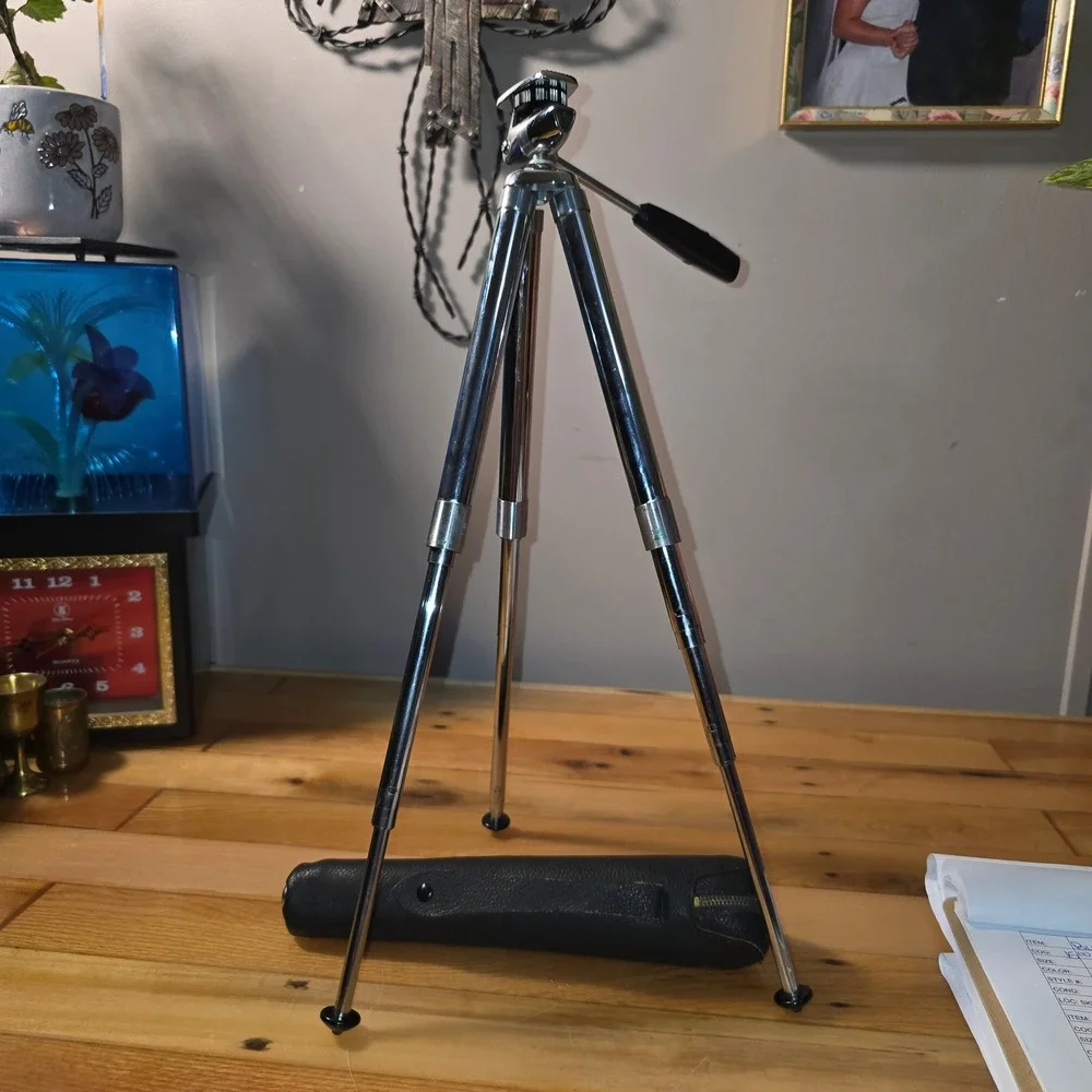 Vintage King Chrome Tabletop Extendable Tripod Original Zipper Leatherette Case